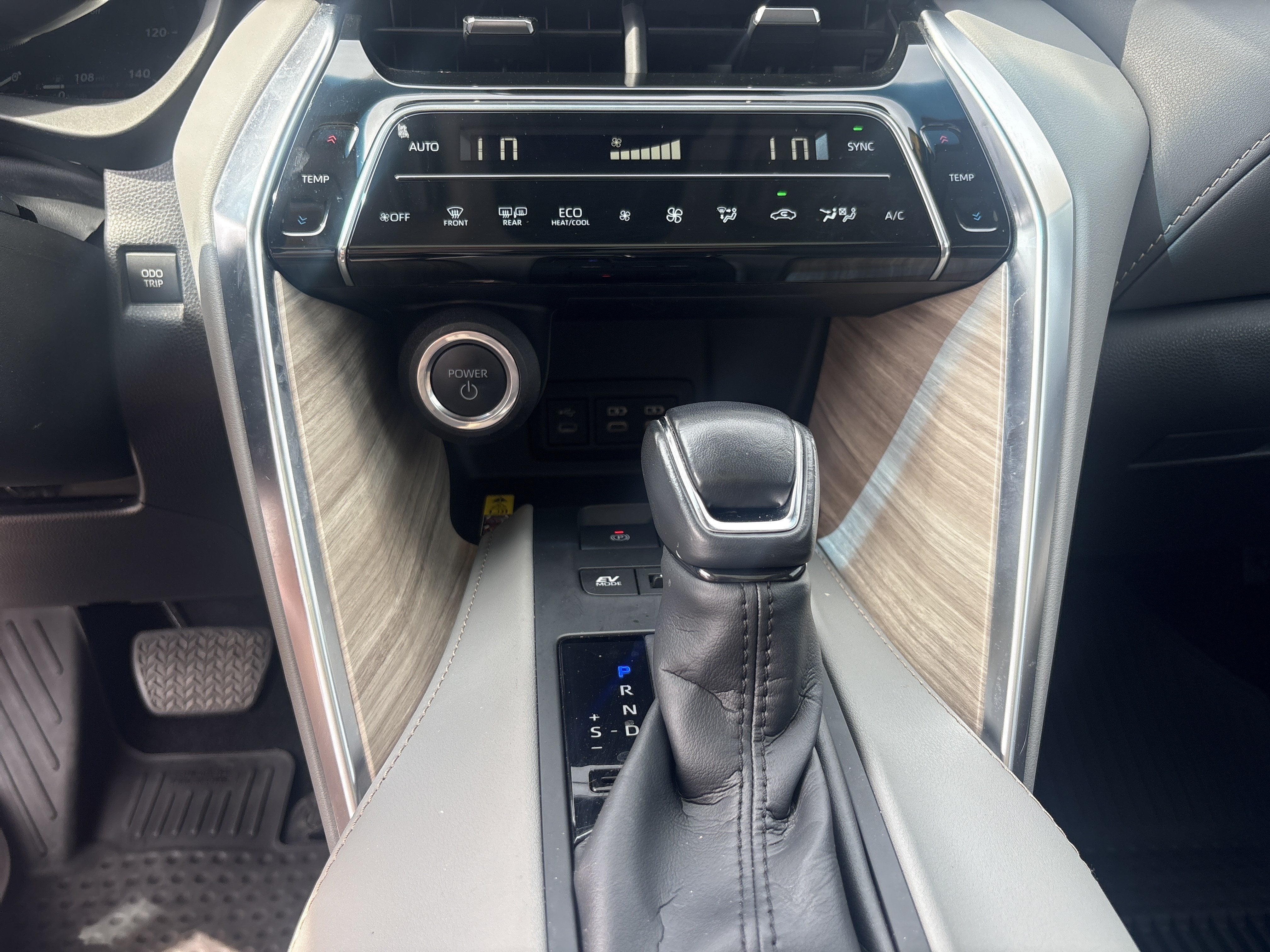 2024 Toyota Venza LE