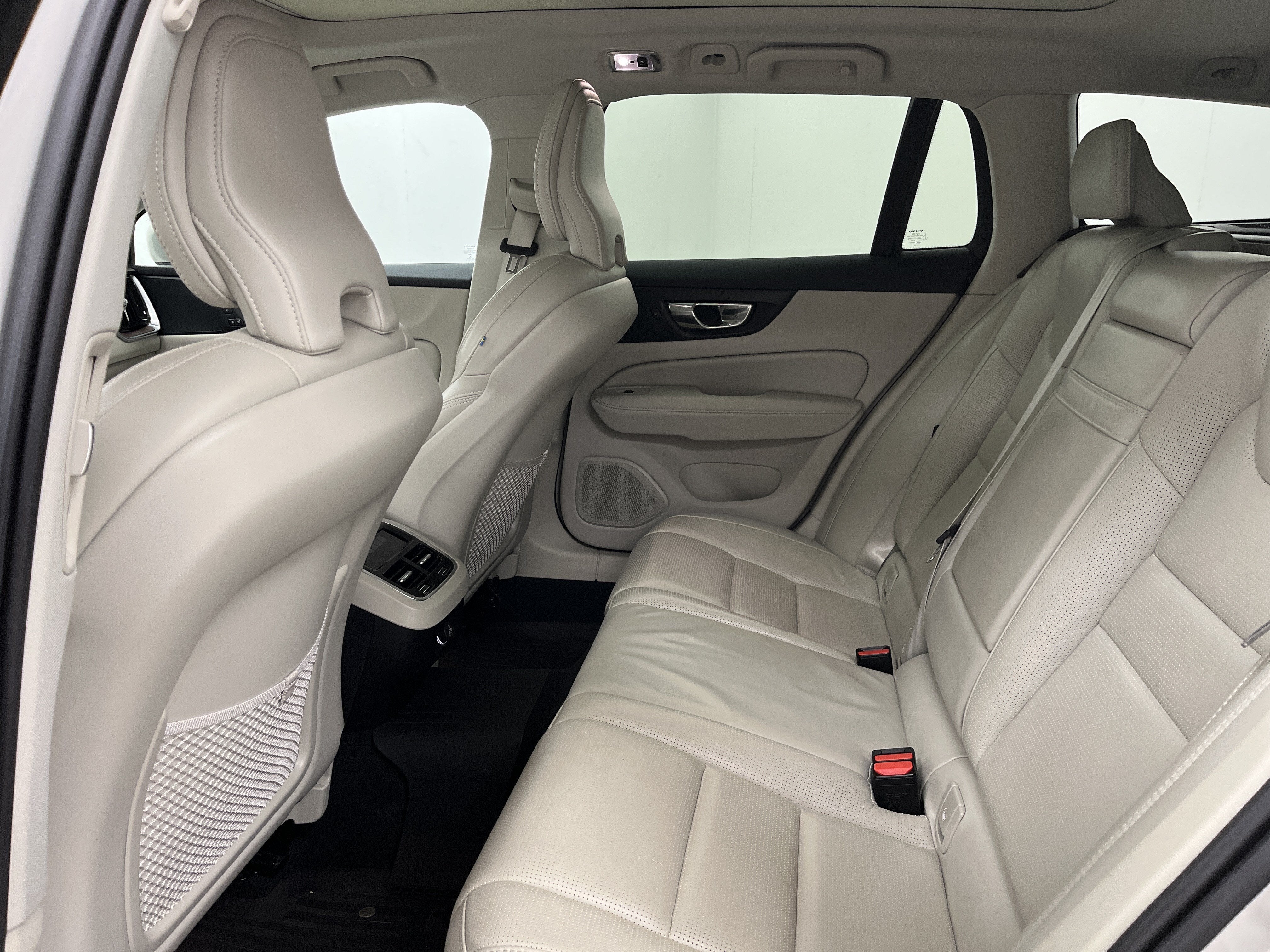 2020 Volvo V60 Cross Country Base
