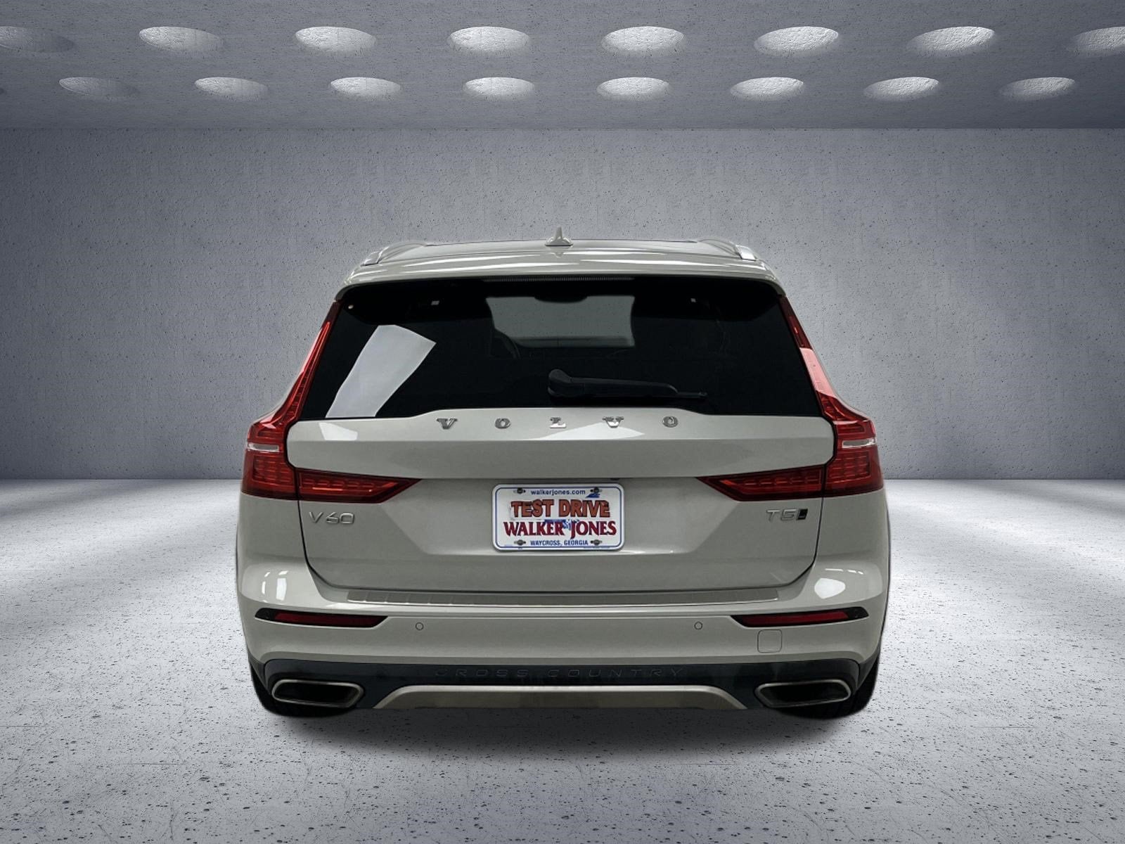2020 Volvo V60 Cross Country Base