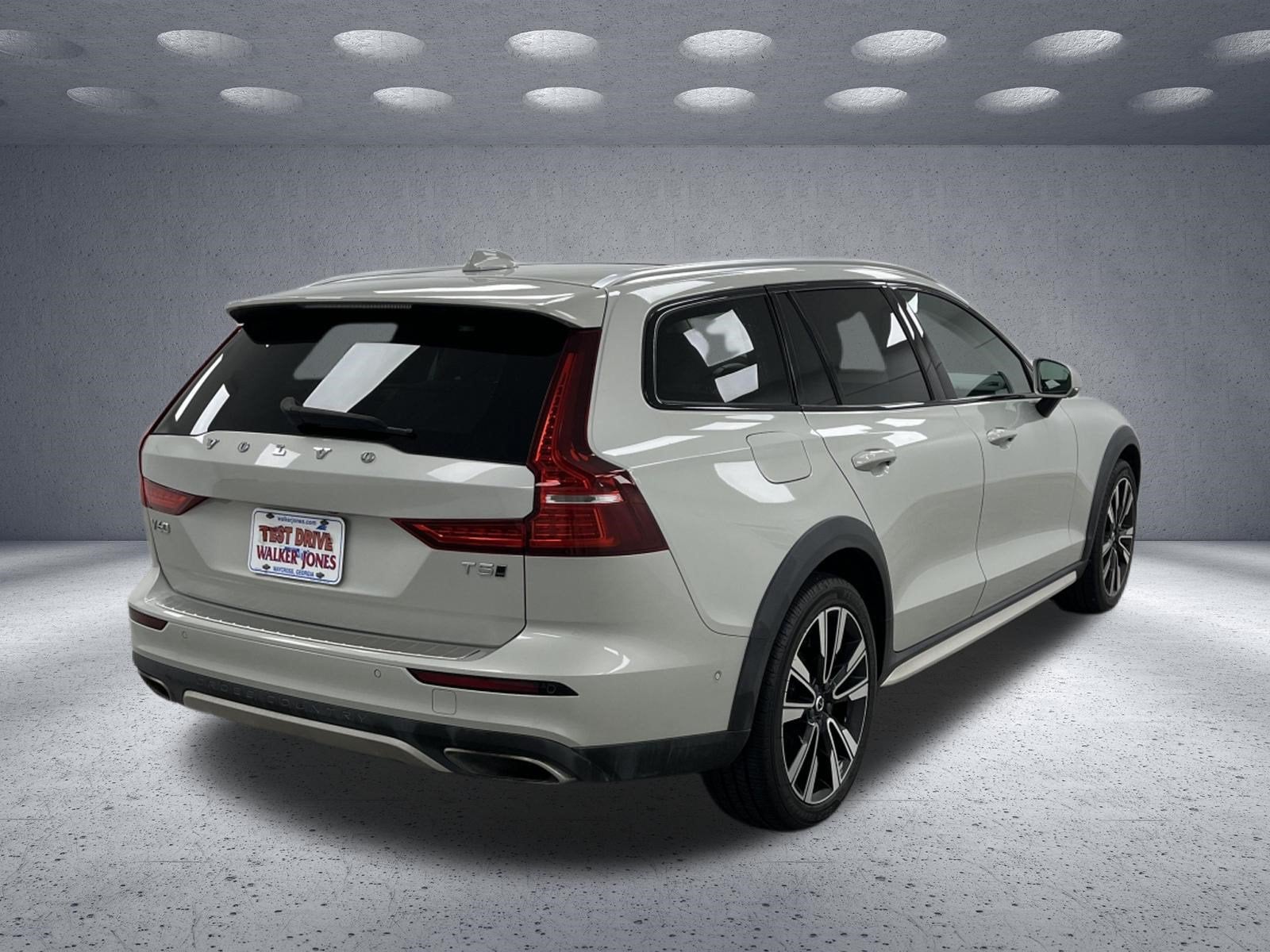 2020 Volvo V60 Cross Country Base