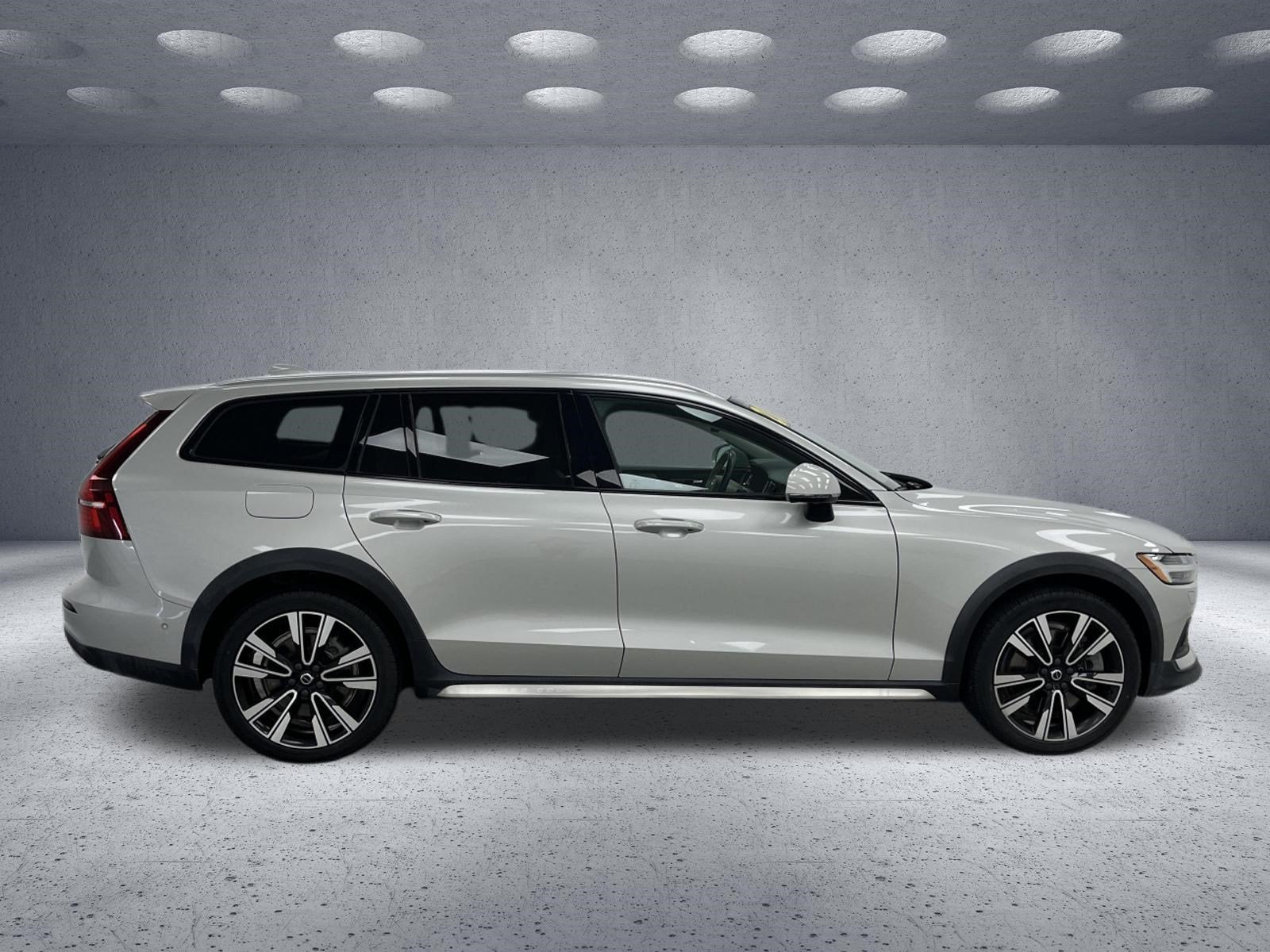 2020 Volvo V60 Cross Country Base
