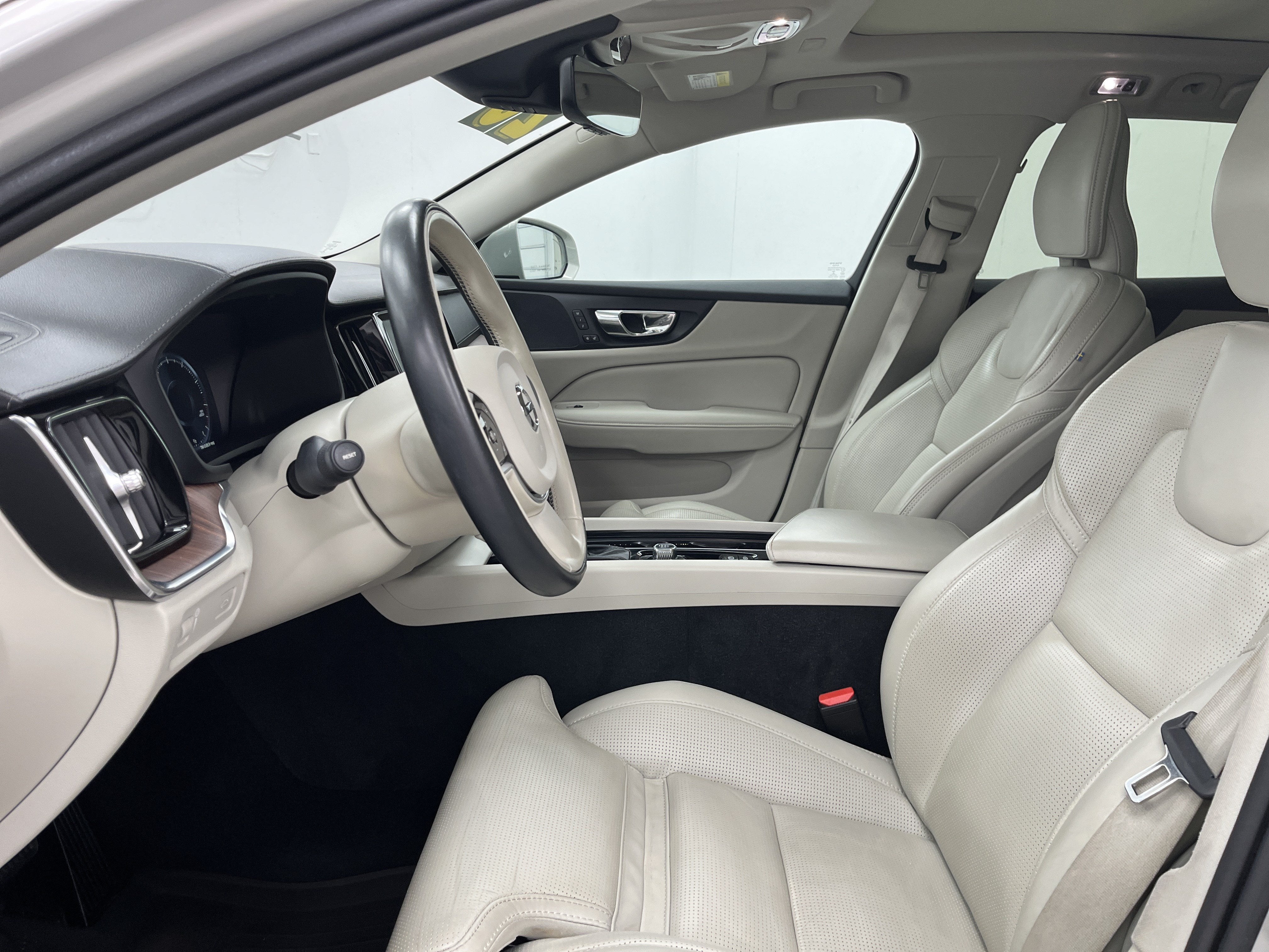 2020 Volvo V60 Cross Country Base